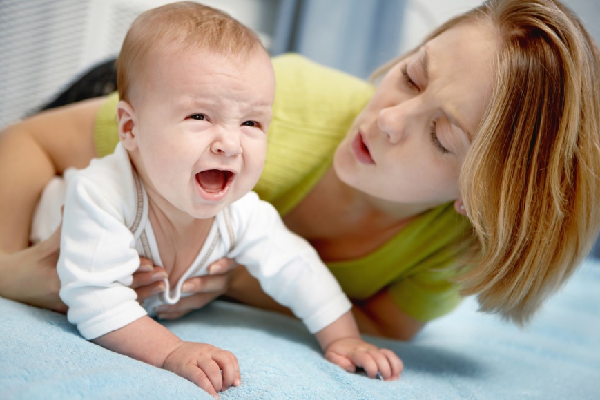 Caureja jaundzimušajam zīdīšanas laikā: cēloņi un ārstēšanas metodes