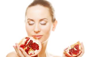 Can a nursing mother eat pomegranate?