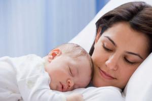 Ilang postpartum pad ang kailangan mo sa maternity hospital?